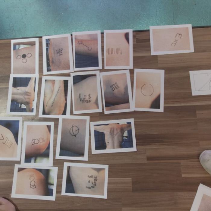 Antoine Dollat (Bachelor)
Sans titre, 2020, acrylique et tatouages
Antoine Dollat est né en 1984 à La Chaux-de-Fonds.