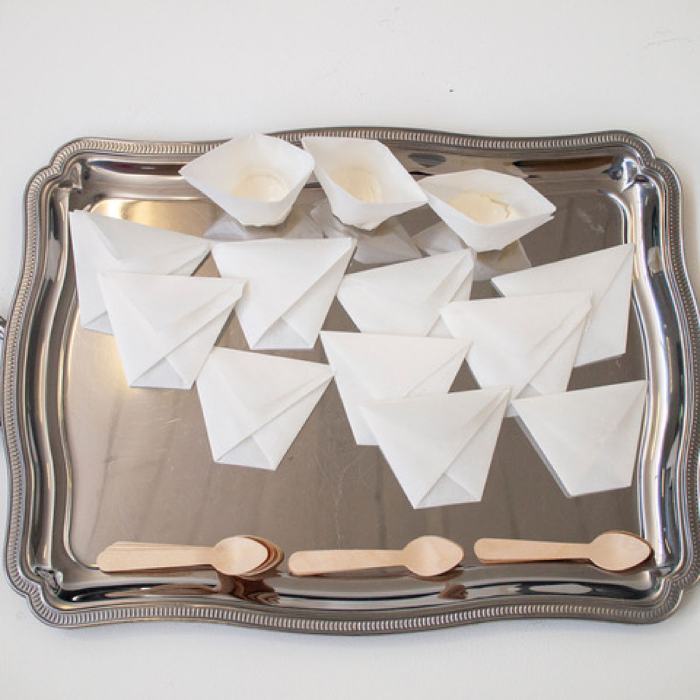 Caterina Giansiracusa (Master)
Study of domestic economy_logy, lecture-performance et kefir, 15', 2020
Caterina Giansiracusa est actuellement basée entre Turin (talie) et Sierre. Elle travaille à travers des performances, des sculptures, l'écriture et la photographie.