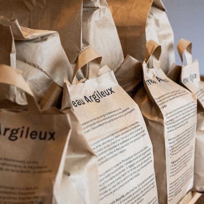 Kenza Brand, 10 Pains d'argile recyclée, 2024, travail de Bachelor
Photo: Maurice Eggel  / EDHEA