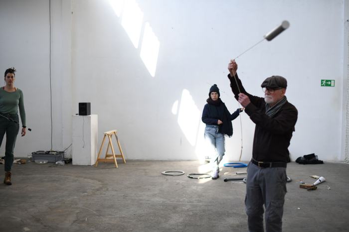 Workshop réalisé dans le cadre du projet Whirled Music avec l’artiste invité Max Eastley. Photo : Yossof Baddri / EDHEA