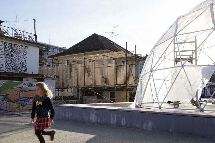 Passerelle piétonne pour le Deviant art festival (DAF). Crédits: Elisa Murcia Artengo